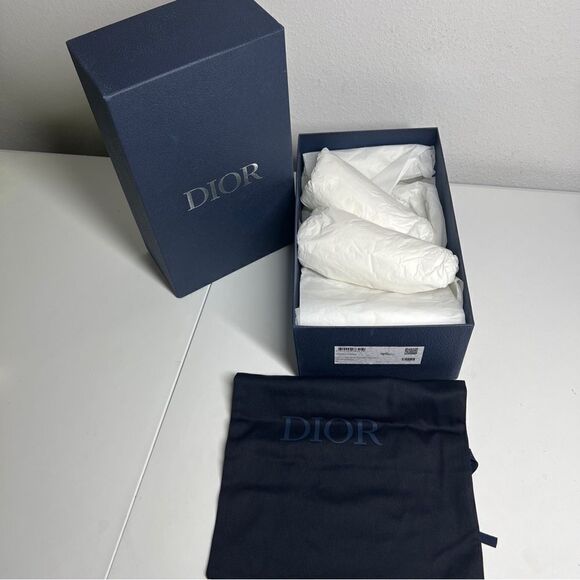 Authentic Dior Textured  Blue Empty Gift Storage 13.75”x8.25”x5” Dust Bag - Picture 1 of 8